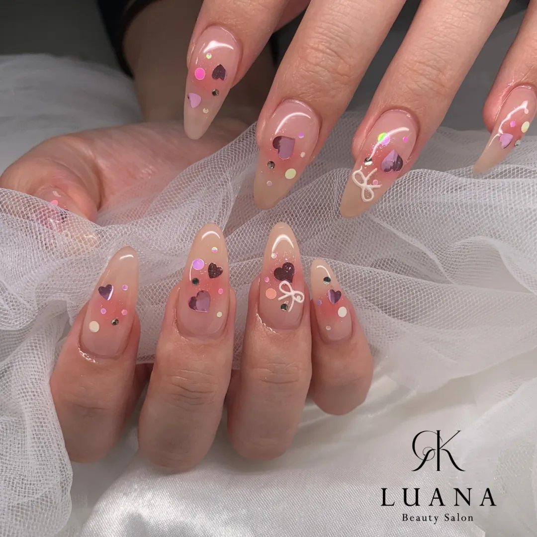 ハートチークネイル